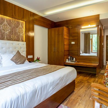 Pristine Inn Manali Exteriör bild