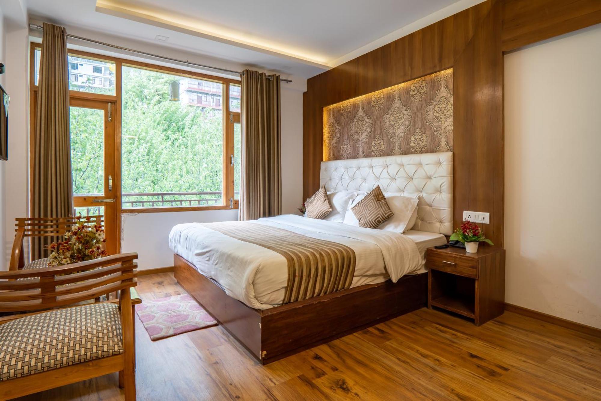 Pristine Inn Manali Exteriör bild