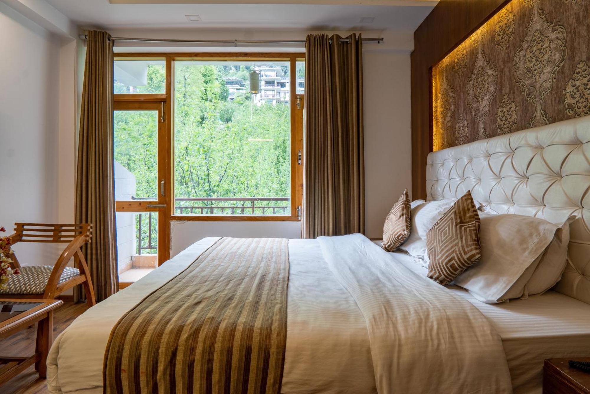 Pristine Inn Manali Exteriör bild