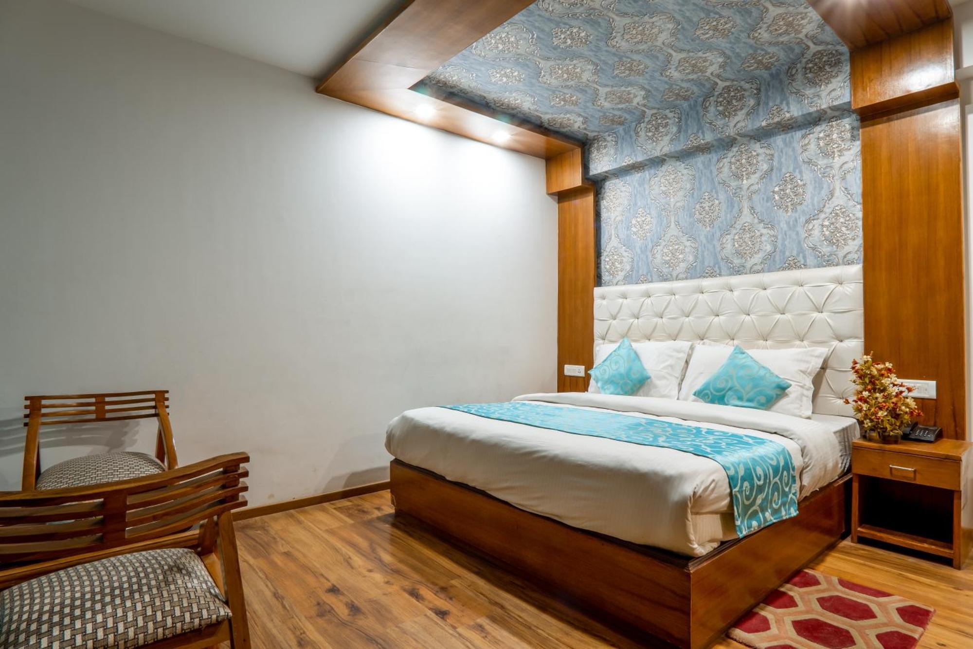 Pristine Inn Manali Exteriör bild