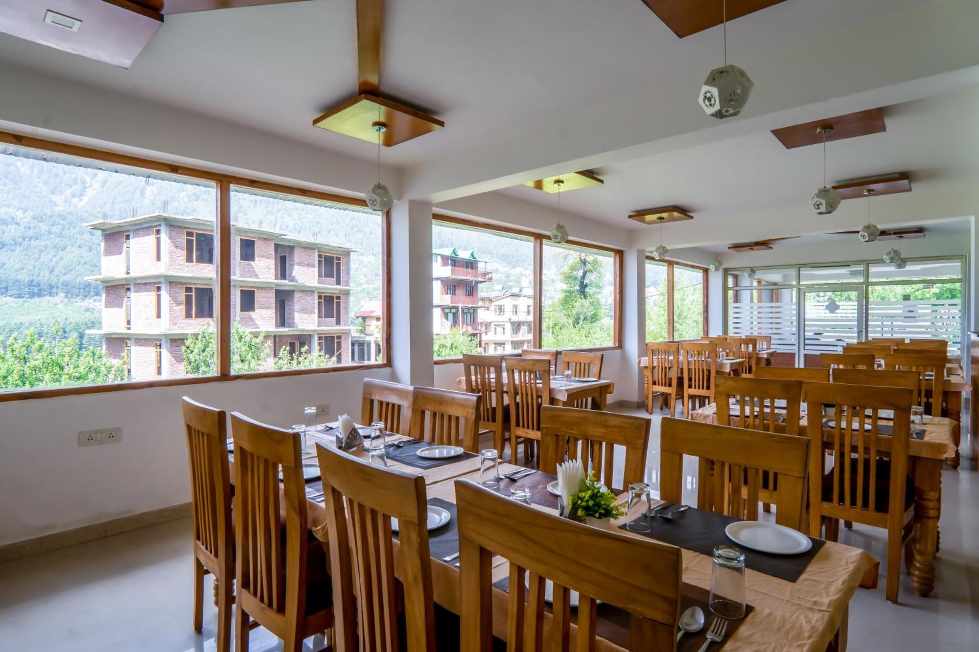 Pristine Inn Manali Exteriör bild